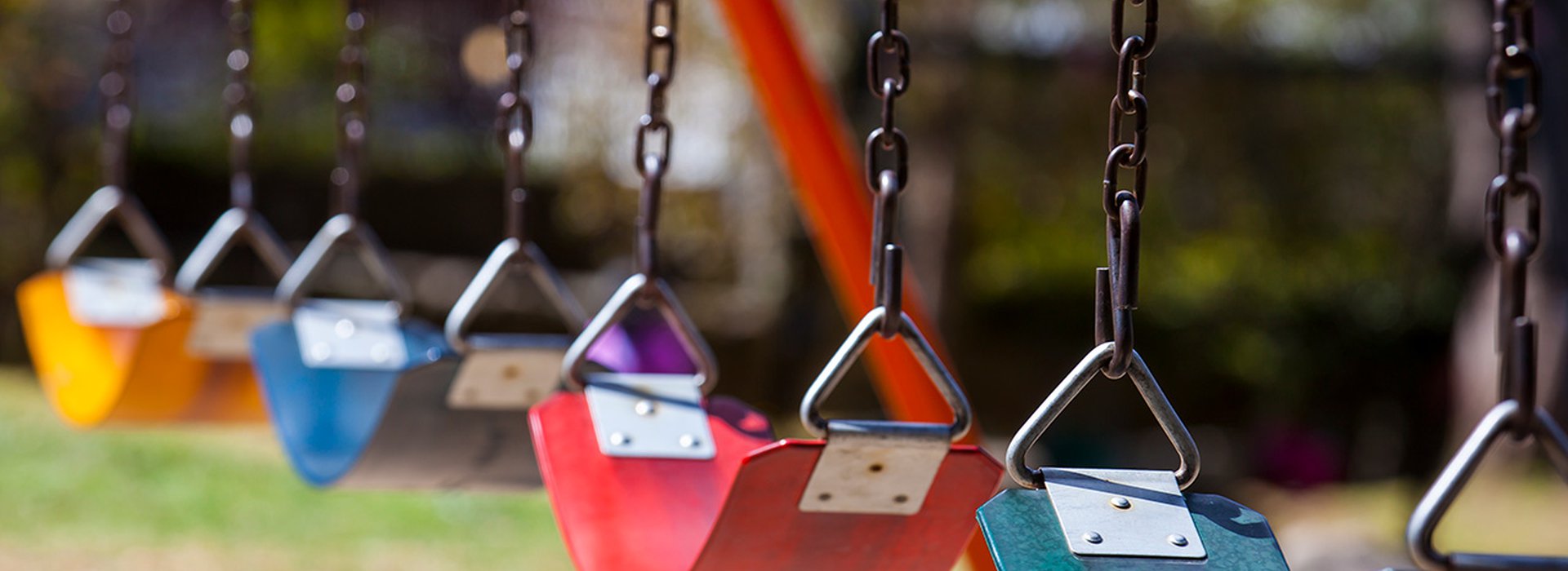 Empty-colorful-swings-at-the-park
